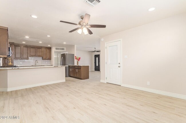 Building Photo - 1325 N 70th St