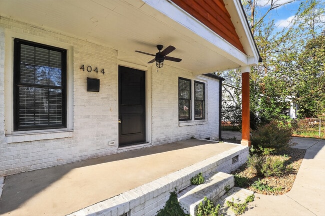 Building Photo - 4044 Dinglewood Ave