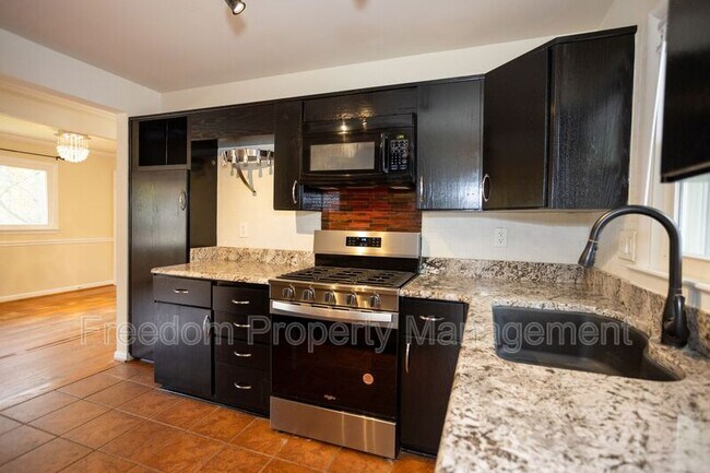 Building Photo - 5914 Ridge View Dr