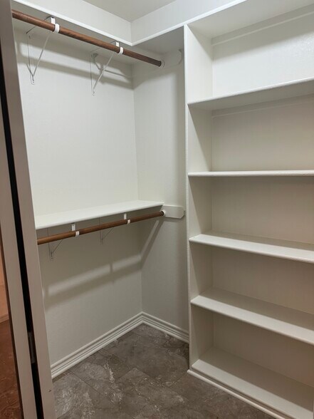 Building Photo - 1520 Indian Trl
