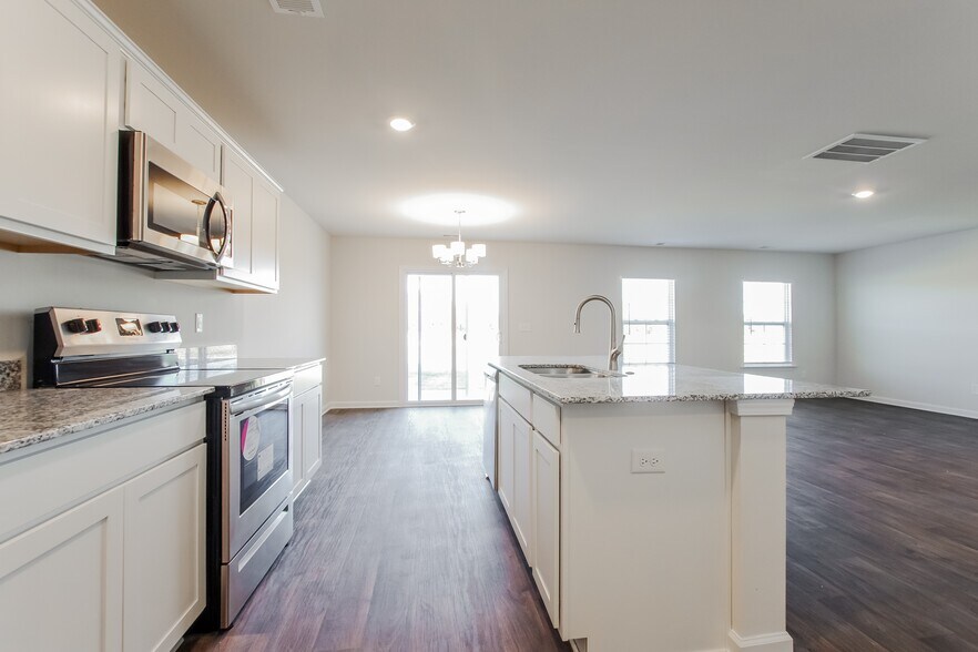 Building Photo - 165 King Buck Dr