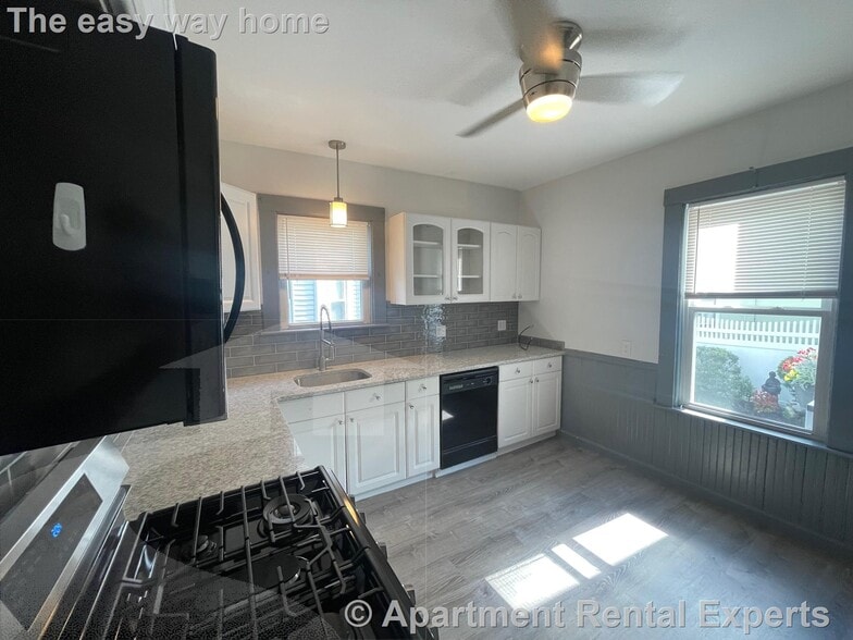 Building Photo - 14 Ossipee Rd