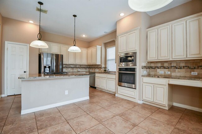 Building Photo - 711 Doscher Ln