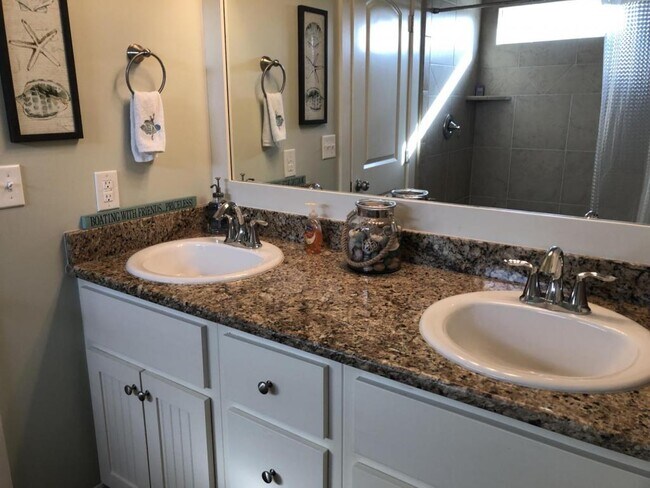 Building Photo - 104 Sailhouse