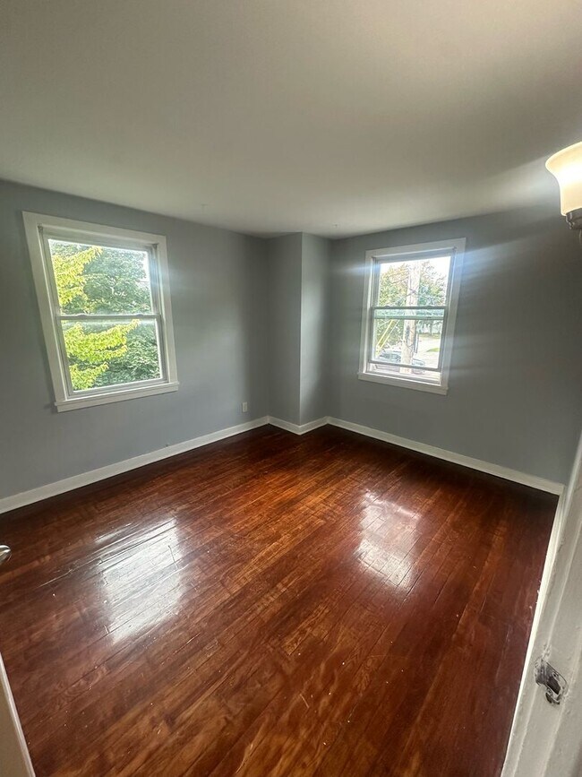 Building Photo - 3-9 Benefield Pl
