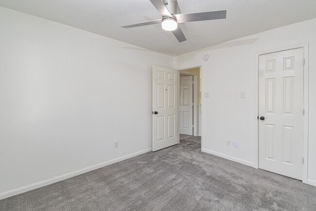 Building Photo - 30611 Country Meadows Dr