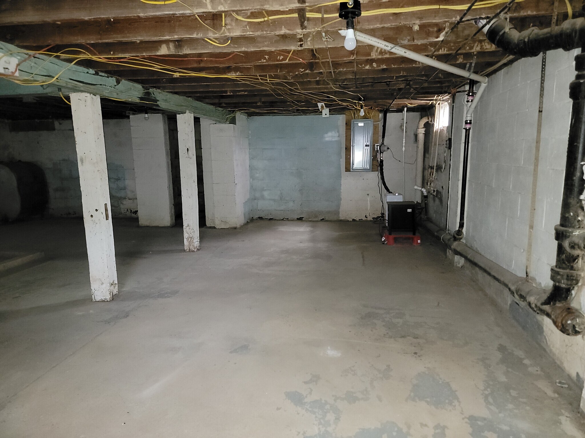 Building Photo - 100 E Elm St