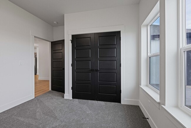 Building Photo - NEW BUILD 3-BED, 2-BATH UPSTAIRS DUPLEX UN...