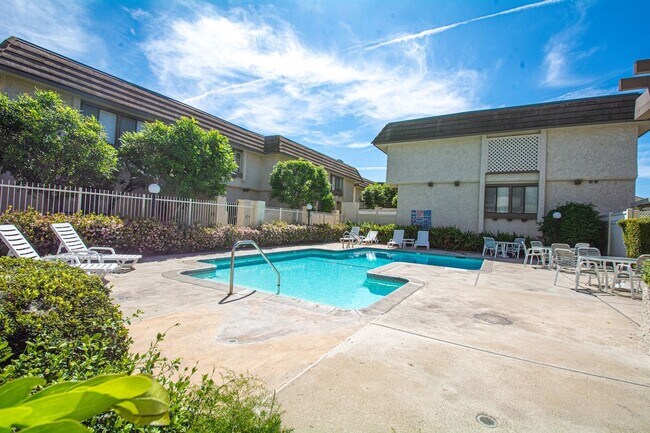 Building Photo - 848 W Huntington Dr