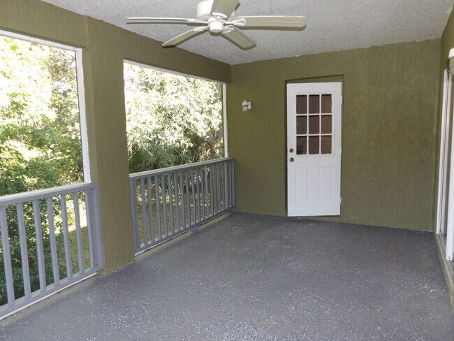 Building Photo - Spacious 4 Bedroom 2236 Sq Ft Call Carole Arcaro 386-216-4900 Deltona L Realty