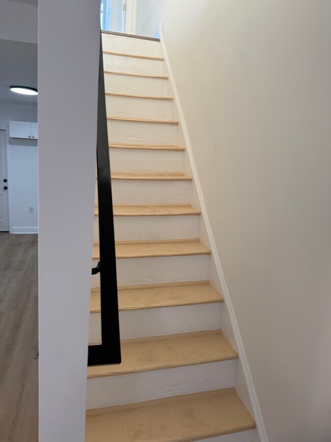 Building Photo - 2431 N Bancroft St