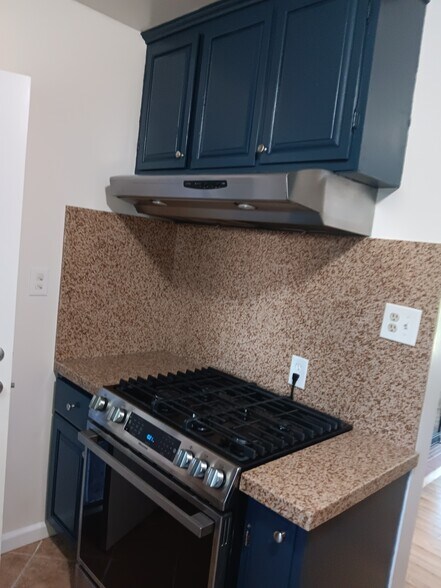 Building Photo - 2330 Frey Ave