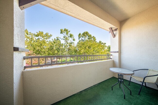 Building Photo - 2862 Pearblossom Dr