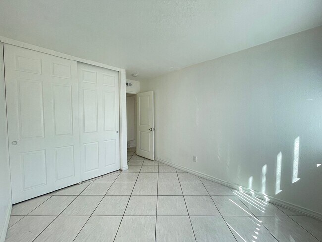 Building Photo - Spacious 2 Bed/ 1 Bath For Rent in Otay Mesa West Avail NOW!
