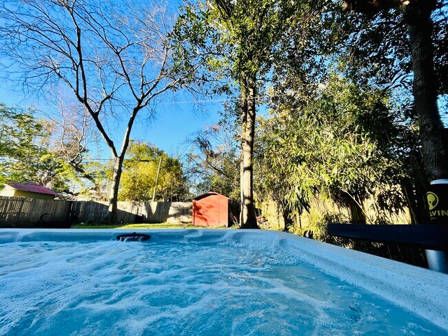 Primary Photo - 2043 Dellwood Ave