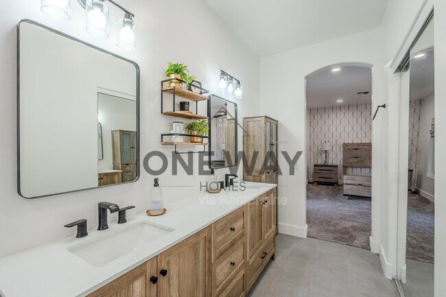 Building Photo - 760 N Swan Dr