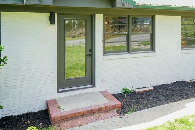 Building Photo - Spacious 4-Bedroom Rental – 10 Minutes from Fort Bragg & local amenities!