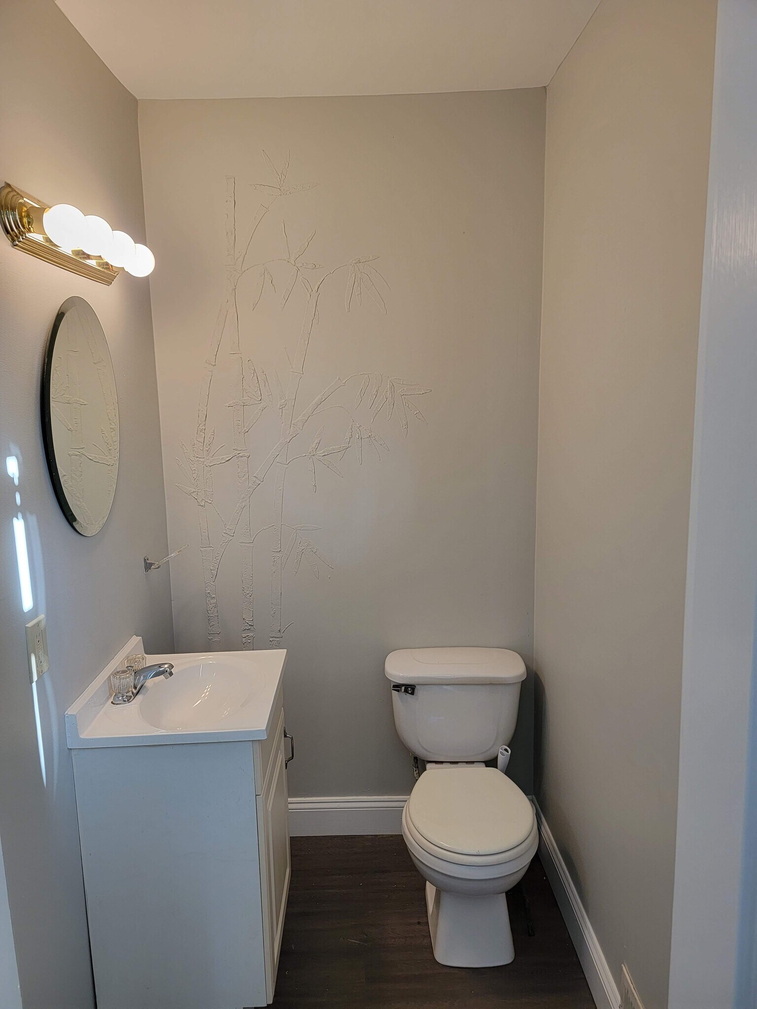 Powder room - 307 Rustic Ave