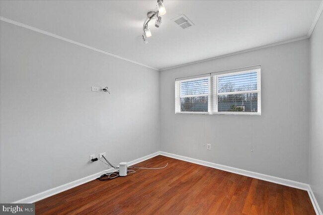 Building Photo - 7845 Brompton St