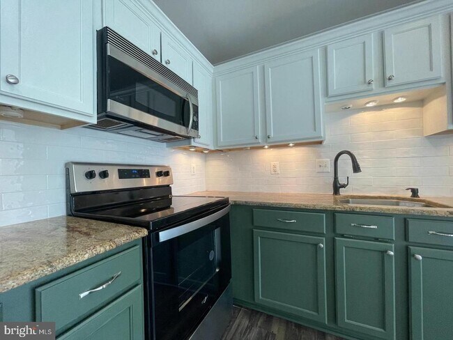 Building Photo - 8069 Stonewall Brigade Ct