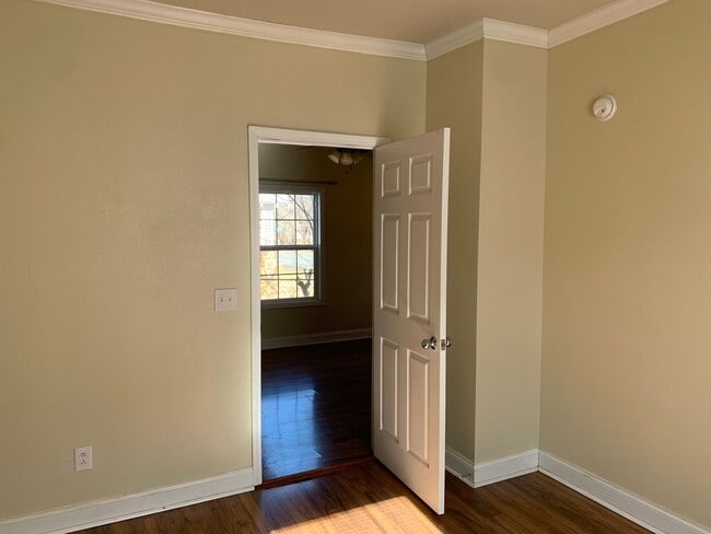 Building Photo - Adorable home in Joplin! 2 bedroom, 1 bathroom home with large living space, carport, and applian...