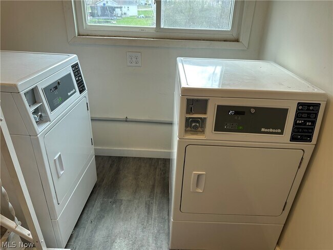 Building Photo - 5885 Youngstown Hubbard Rd