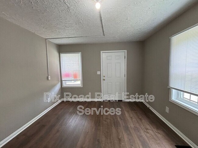 Building Photo - 660 Gramont Ave