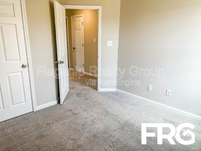 Building Photo - 102 Michael Thomas Pl