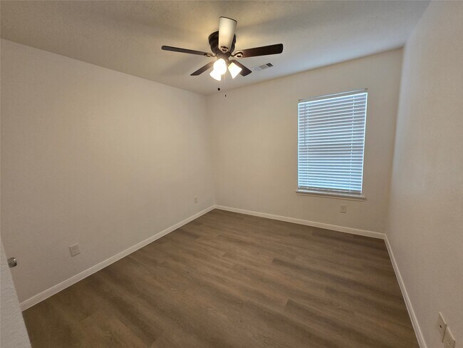 Building Photo - 427 Remington Heights Dr