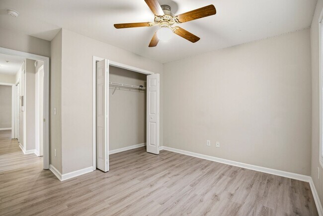 Building Photo - 3 Bedroom 2 Bath