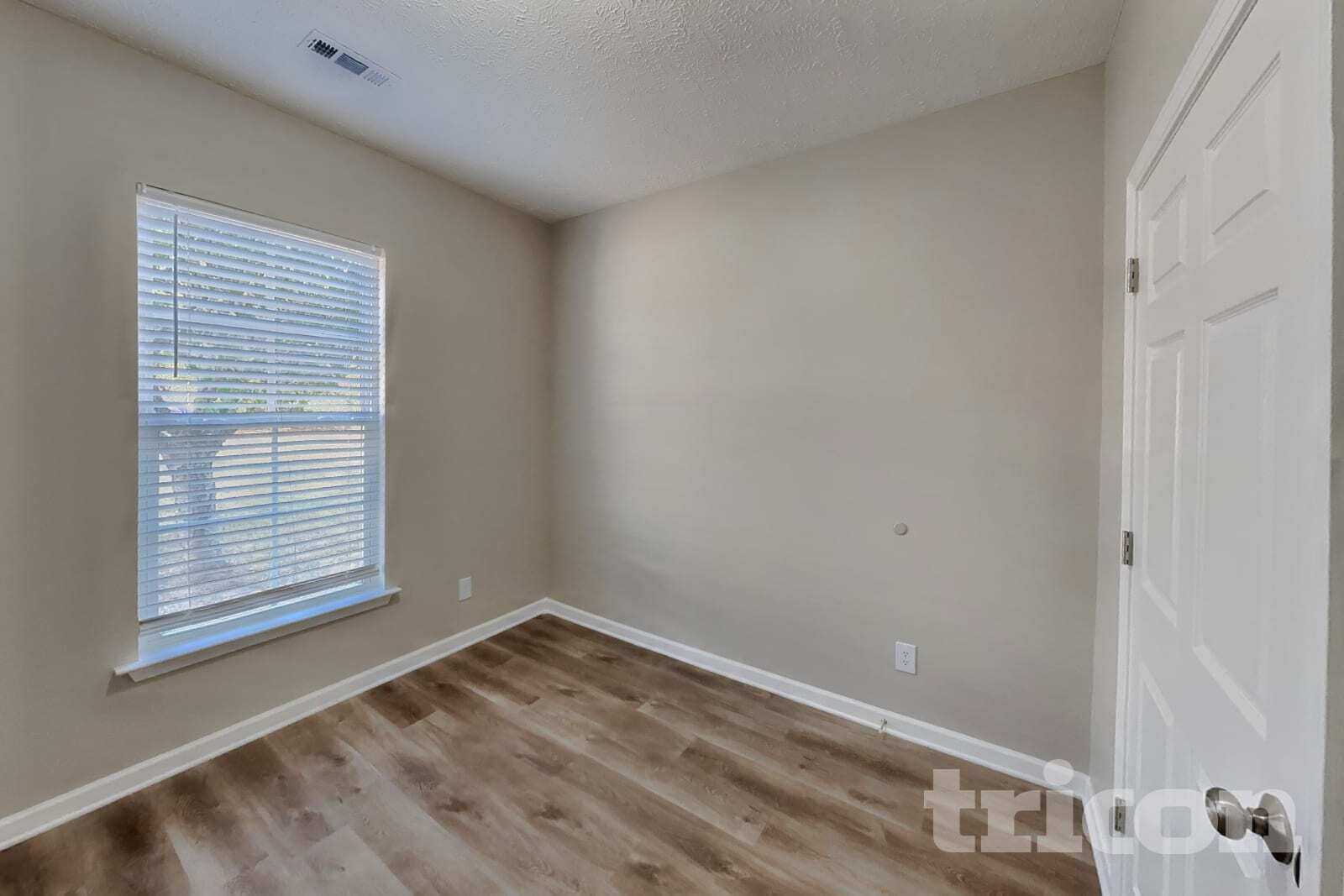 Building Photo - 407 Barking Dr