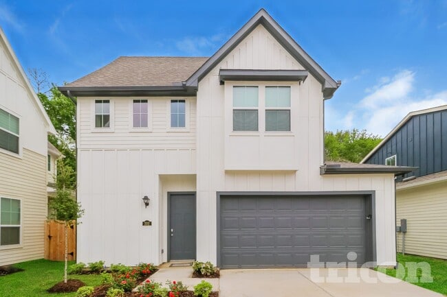 Building Photo - 9835 Willow Creek Commerce Dr