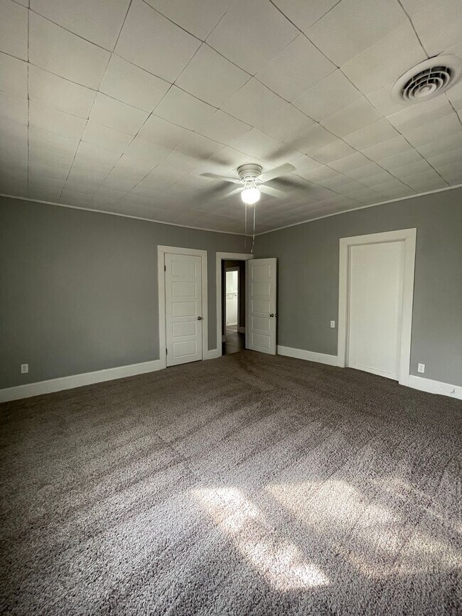 Building Photo - 502 Neosho St