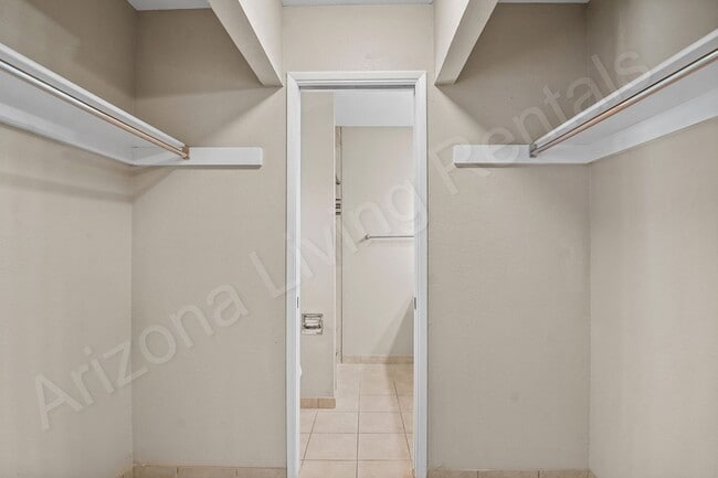 Building Photo - PET FRIENDLY POOL HOME