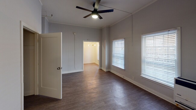 Living room - Guntharp Apts...Newly Remodeled Gorgeous A...