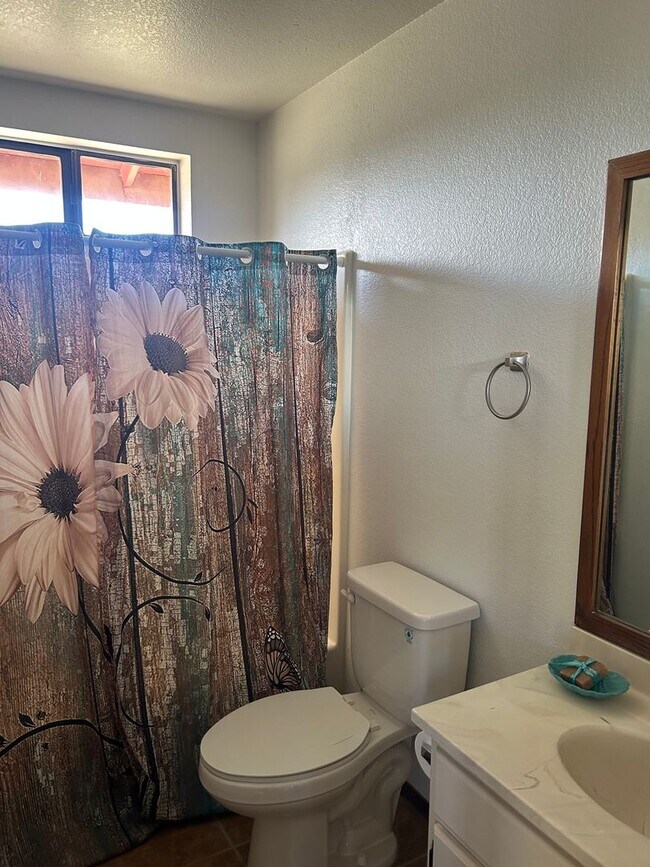 Building Photo - COUNTRY HOME ON 1.26 ACRES