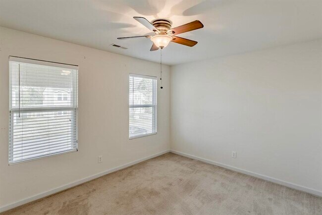 Building Photo - 105 Bayside Ln