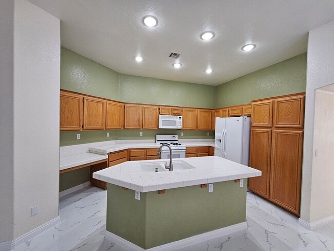 Building Photo - Adorable Single Story 3 Bedroom!!!
