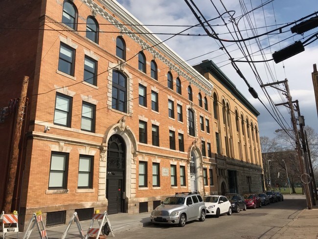 Building Photo - Bradberry