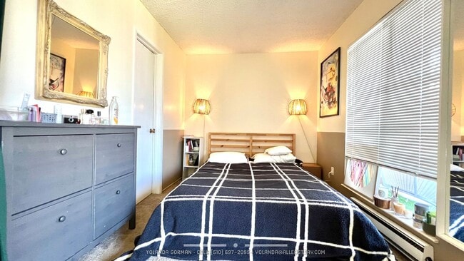 Building Photo - Lovely Top Floor Studio at Watergate Community - Partially Furnished