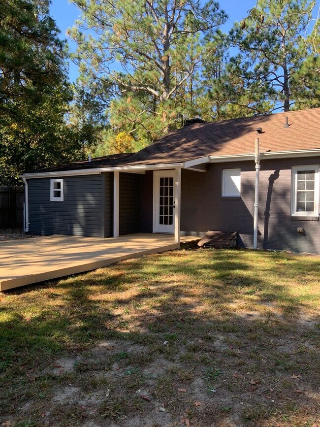 Building Photo - 235 N Pecan St