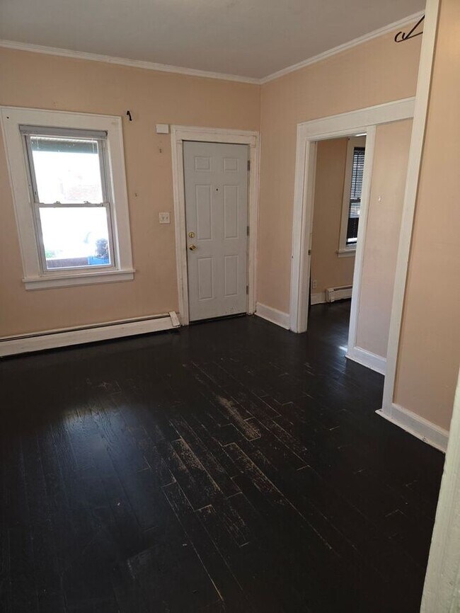 Building Photo - 24 Valley St