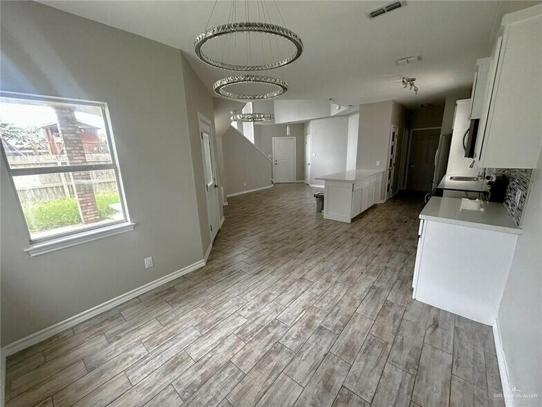 Building Photo - 3204 Black Oak Ln