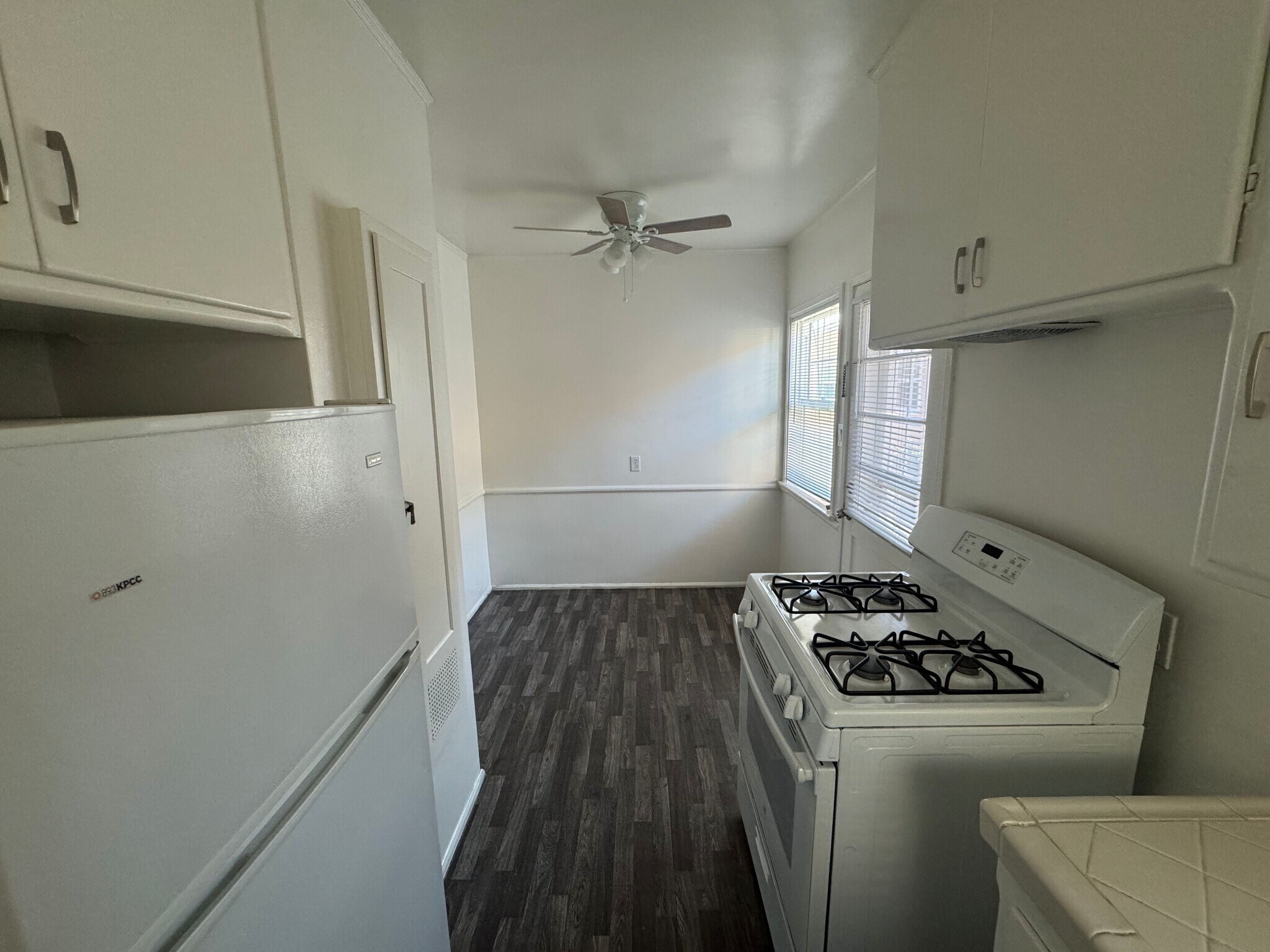 Building Photo - 11637 Magnolia Blvd