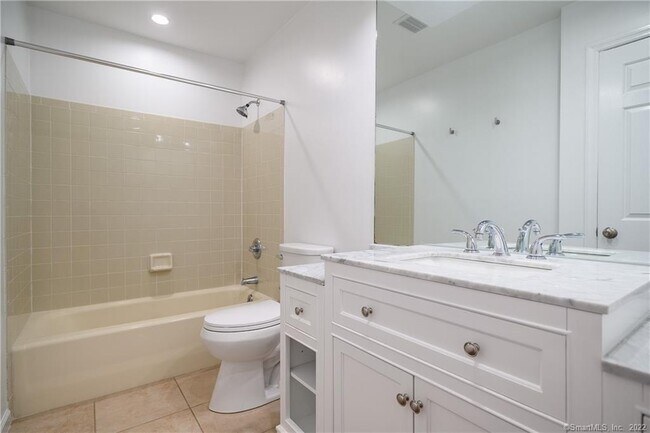 Building Photo - 123 Willow Springs