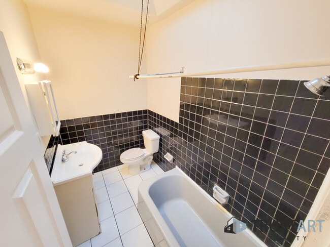 Building Photo - 3 Bedroom House in Belfield
