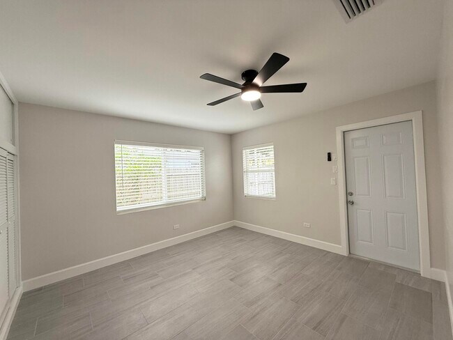 Building Photo - 1405 N J Terrace