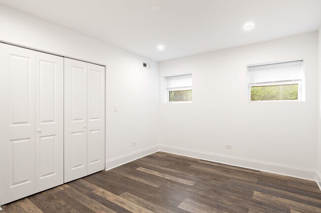 Building Photo - 7314 N Claremont Ave