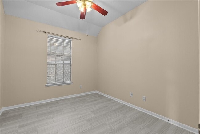 Building Photo - 2758 Laguna Pointe Dr