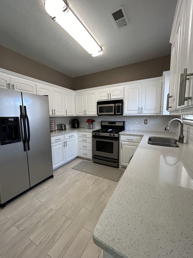Building Photo - 835 Kipuka Dr NW